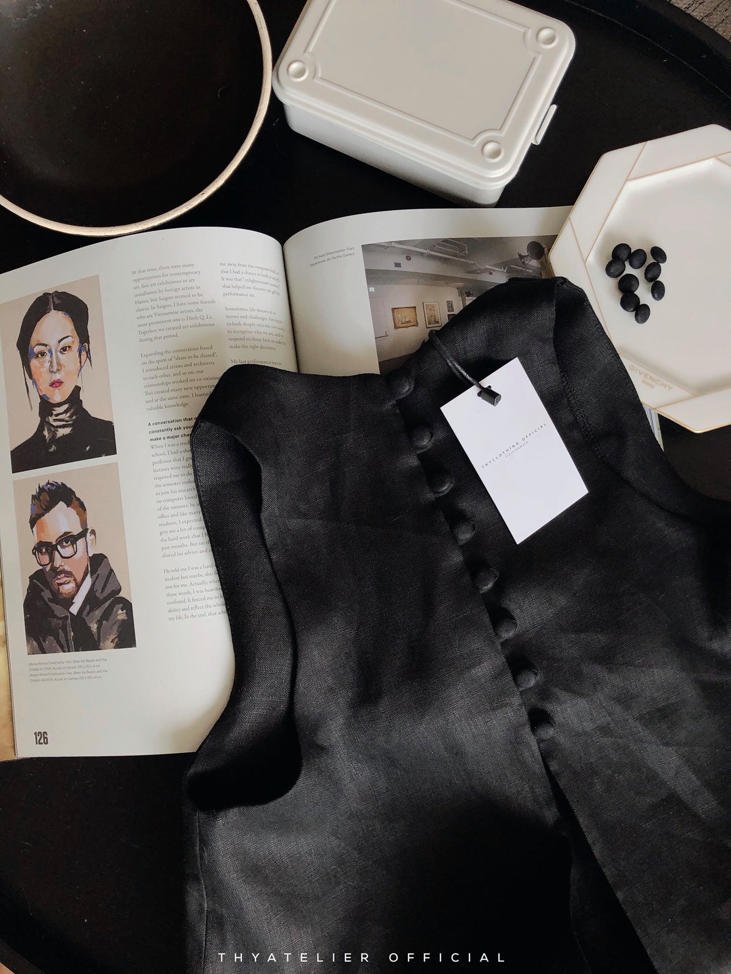 BLACK BIB