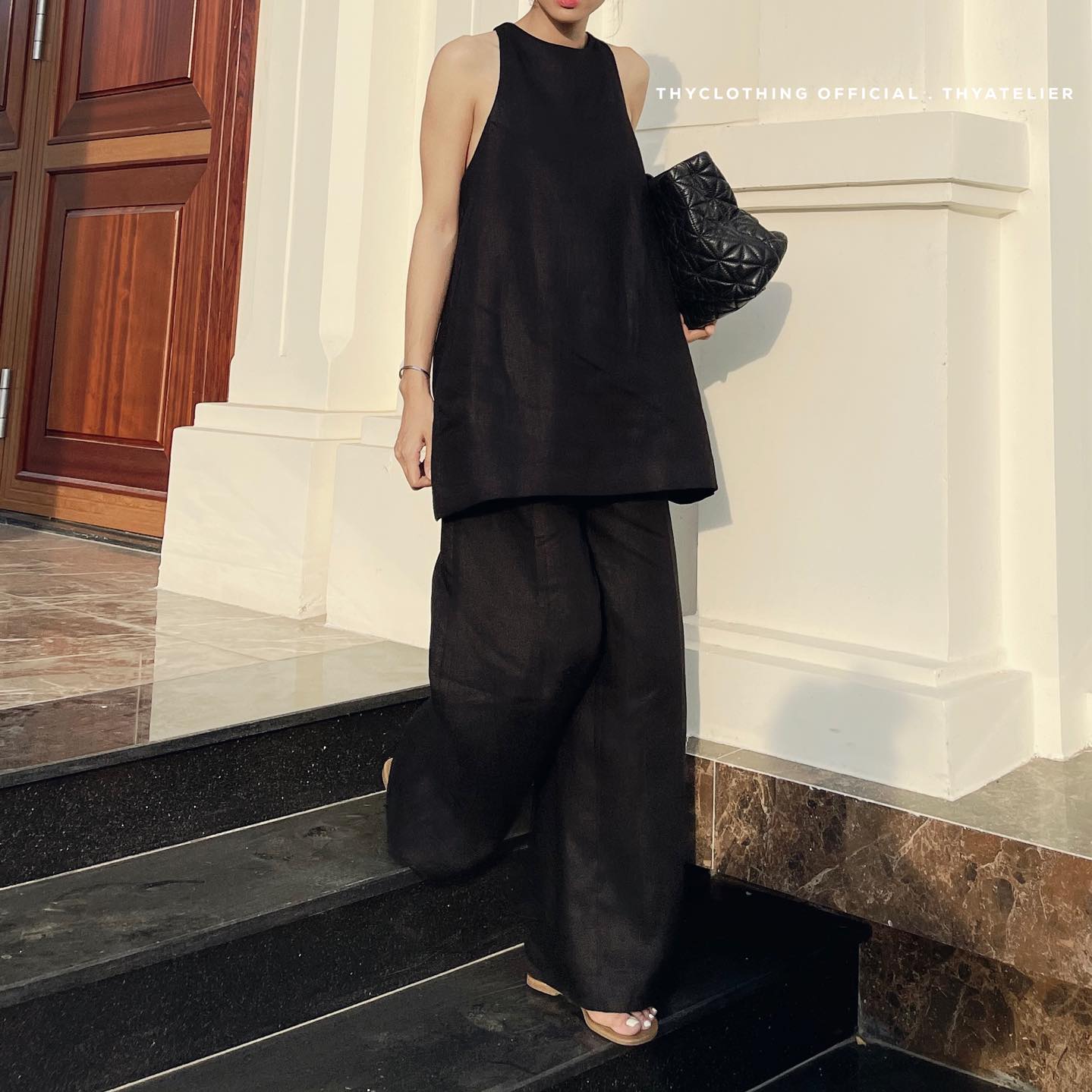 BLACK BIB