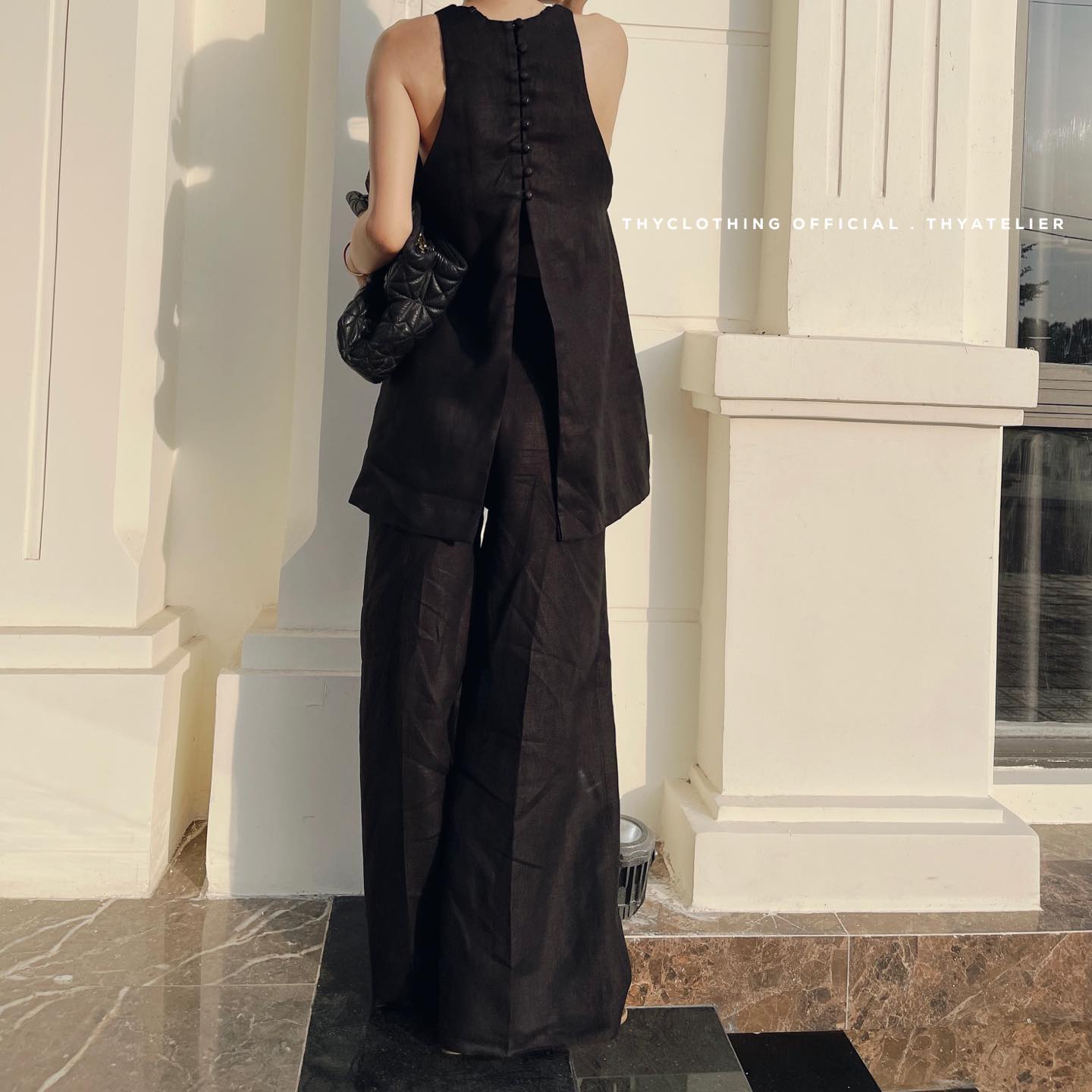 BLACK BIB